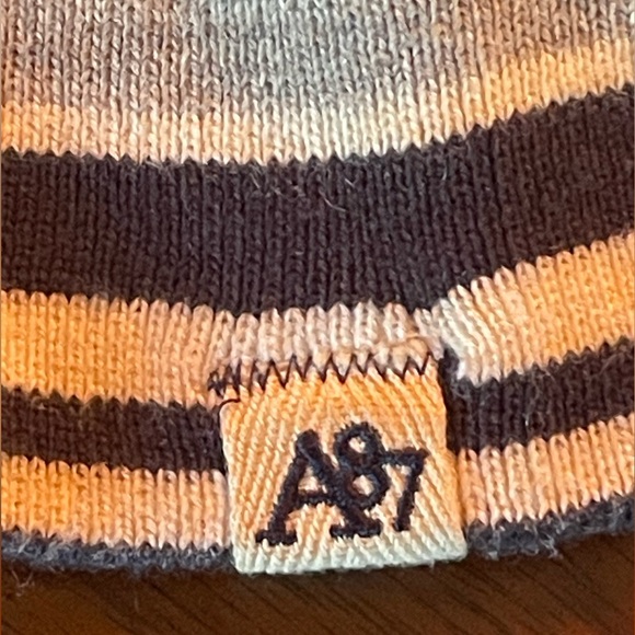 Aeropostale winter hat - Picture 3 of 6